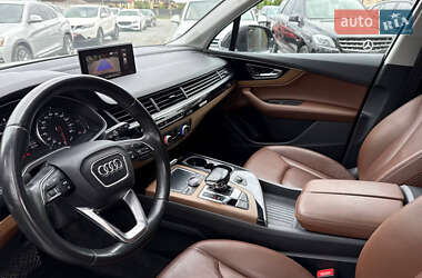 Внедорожник / Кроссовер Audi Q7 2016 в 