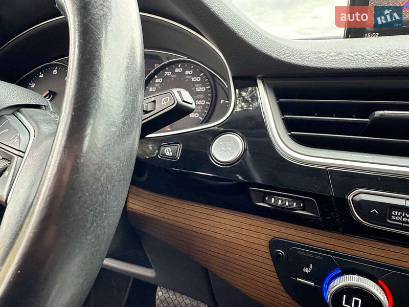 Позашляховик / Кросовер Audi Q7 2016 в Стрию