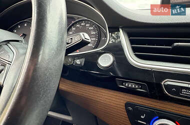 Внедорожник / Кроссовер Audi Q7 2016 в 