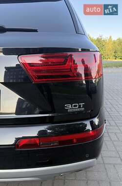 Внедорожник / Кроссовер Audi Q7 2017 в 