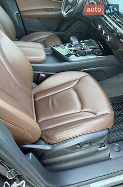 Внедорожник / Кроссовер Audi Q7 2017 в 