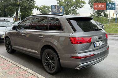 Внедорожник / Кроссовер Audi Q7 2017 в 