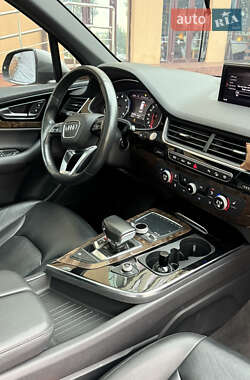Внедорожник / Кроссовер Audi Q7 2017 в 