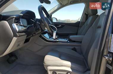 Позашляховик / Кросовер Audi Q7 2019 в 