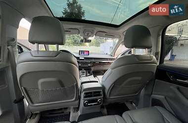 Позашляховик / Кросовер Audi Q7 2016 в 