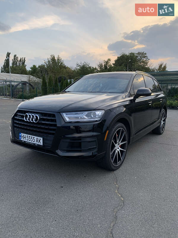Внедорожник / Кроссовер Audi Q7 2017 в 