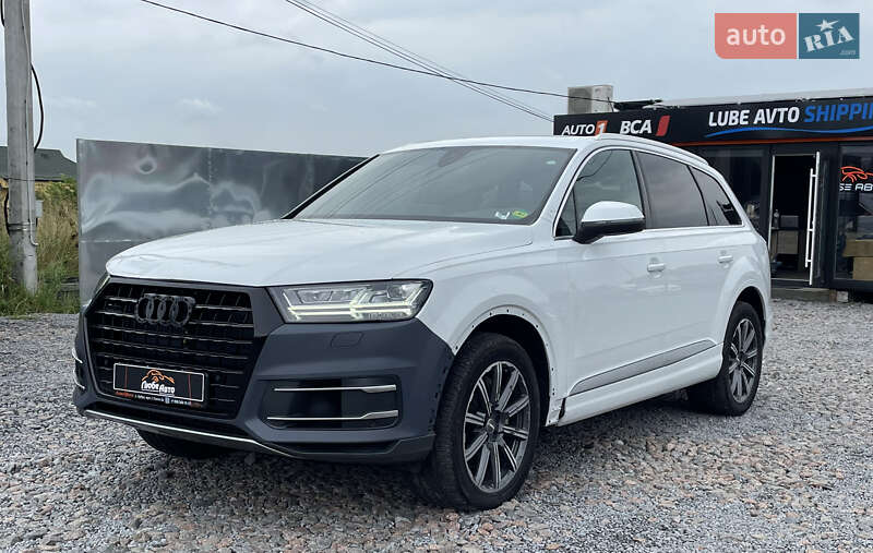 Внедорожник / Кроссовер Audi Q7 2016 в 