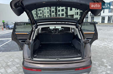 Позашляховик / Кросовер Audi Q7 2010 в 