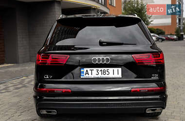 Внедорожник / Кроссовер Audi Q7 2015 в 