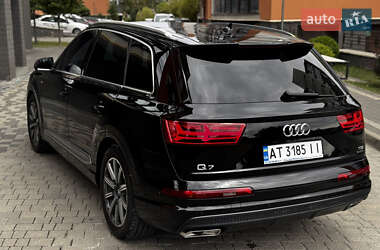 Внедорожник / Кроссовер Audi Q7 2015 в 