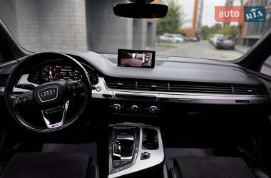 Внедорожник / Кроссовер Audi Q7 2015 в 