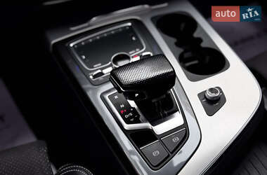 Внедорожник / Кроссовер Audi Q7 2015 в 