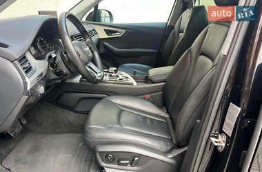 Внедорожник / Кроссовер Audi Q7 2016 в 