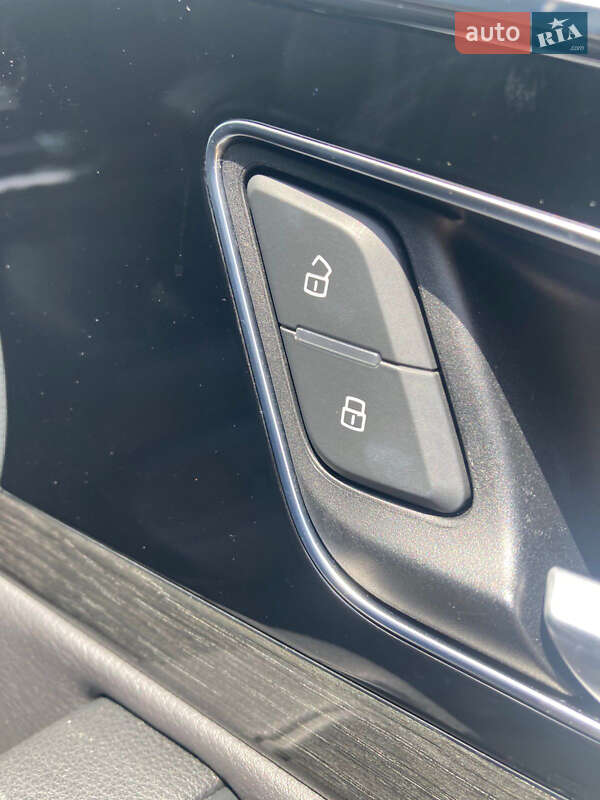 Позашляховик / Кросовер Audi Q7 2017 в Києві