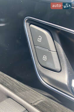 Внедорожник / Кроссовер Audi Q7 2017 в 