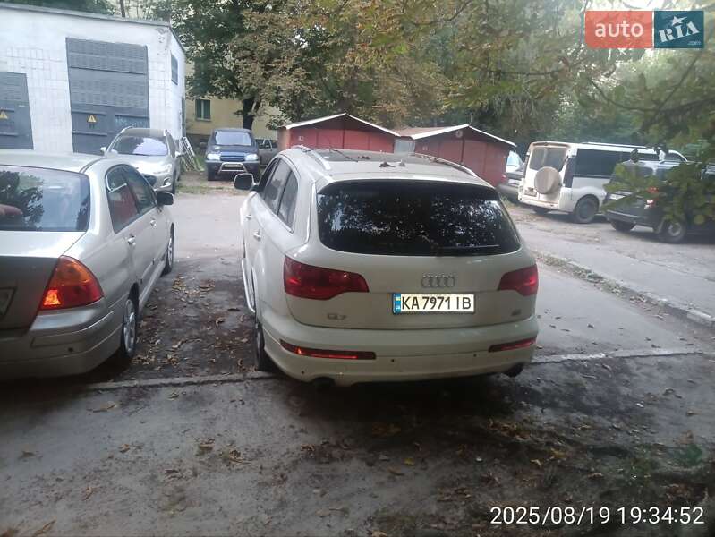 Внедорожник / Кроссовер Audi Q7 2007 в 