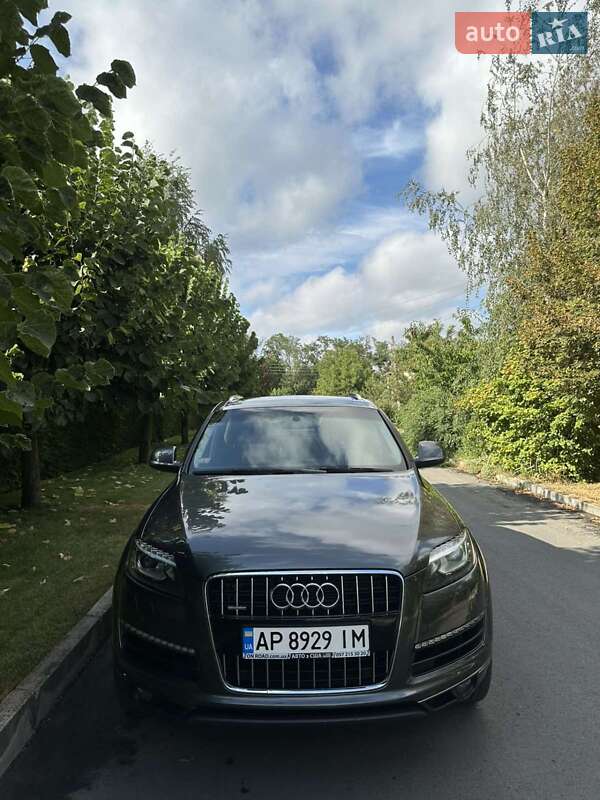 Внедорожник / Кроссовер Audi Q7 2015 в 