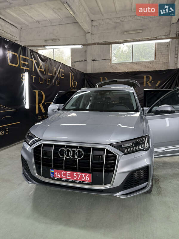 Внедорожник / Кроссовер Audi Q7 2022 в 