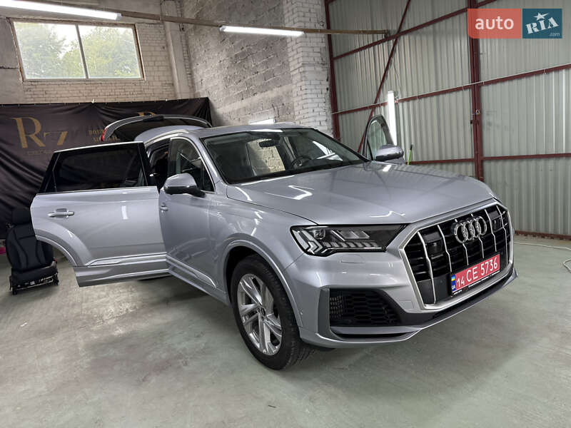 Внедорожник / Кроссовер Audi Q7 2022 в Новояворовске