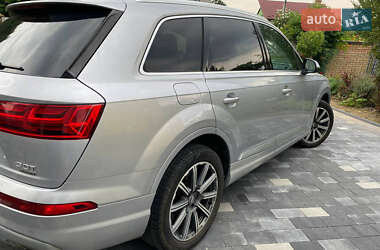 Внедорожник / Кроссовер Audi Q7 2016 в 