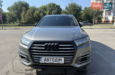 Внедорожник / Кроссовер Audi Q7 2015 в 