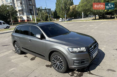 Внедорожник / Кроссовер Audi Q7 2015 в 