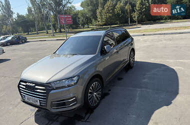 Внедорожник / Кроссовер Audi Q7 2015 в 
