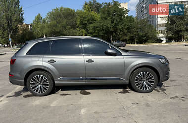 Внедорожник / Кроссовер Audi Q7 2015 в 