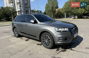 Внедорожник / Кроссовер Audi Q7 2015 в 