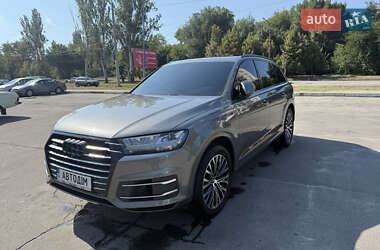 Внедорожник / Кроссовер Audi Q7 2015 в 