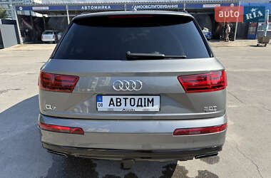 Внедорожник / Кроссовер Audi Q7 2015 в 