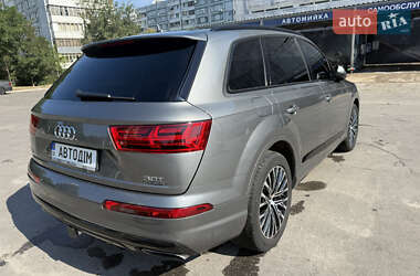 Внедорожник / Кроссовер Audi Q7 2015 в 