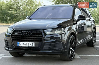 Внедорожник / Кроссовер Audi Q7 2015 в 