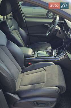 Внедорожник / Кроссовер Audi Q7 2020 в 