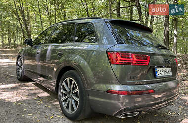 Внедорожник / Кроссовер Audi Q7 2016 в 