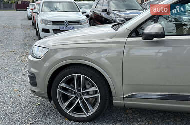Внедорожник / Кроссовер Audi Q7 2017 в 
