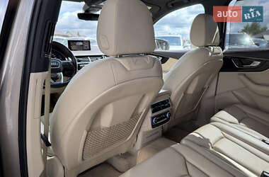 Внедорожник / Кроссовер Audi Q7 2017 в 