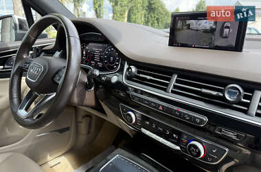 Внедорожник / Кроссовер Audi Q7 2017 в 