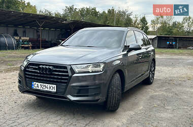 Внедорожник / Кроссовер Audi Q7 2016 в 