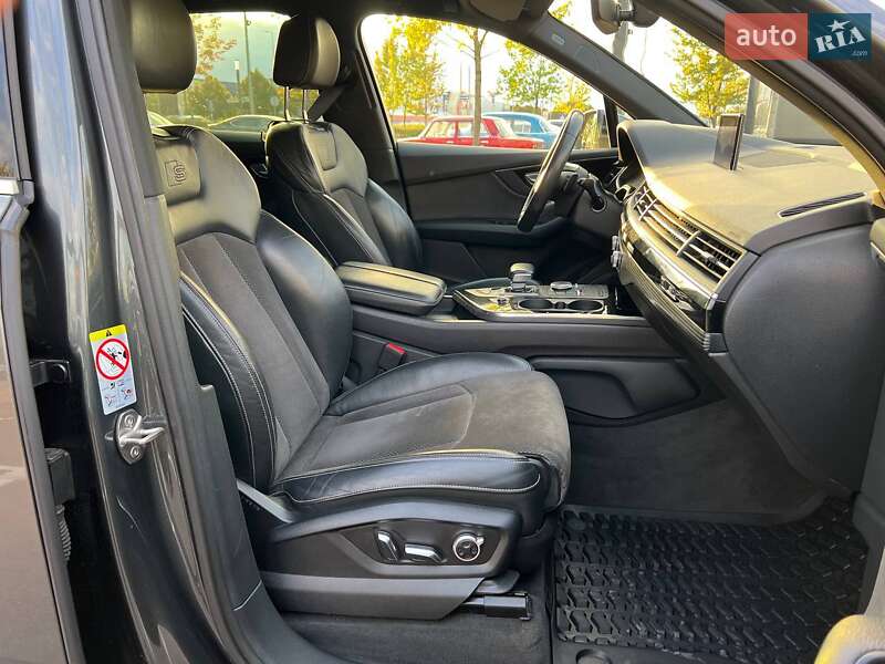 Внедорожник / Кроссовер Audi Q7 2017 в Киеве
