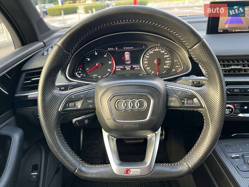 Внедорожник / Кроссовер Audi Q7 2017 в Киеве