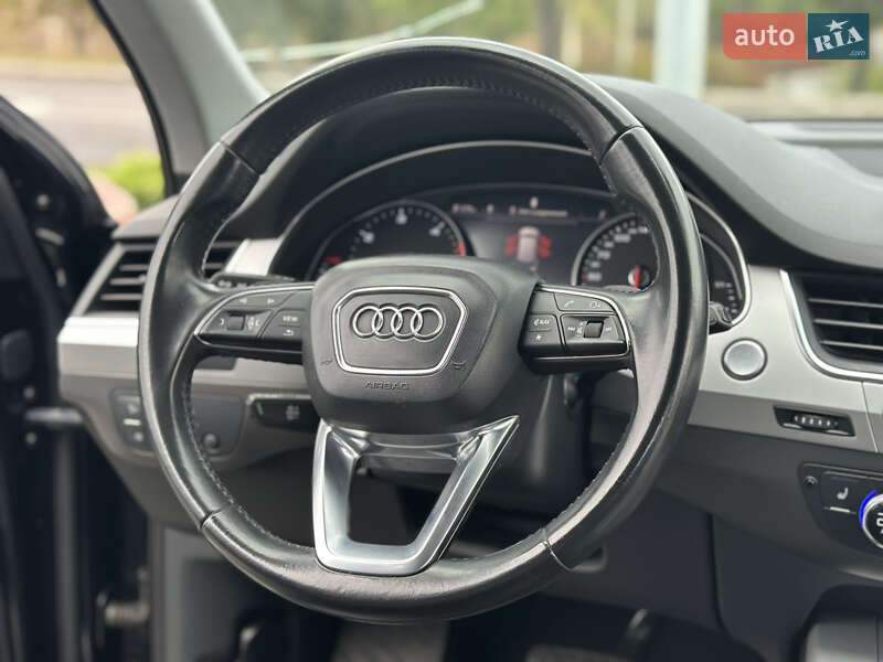 Позашляховик / Кросовер Audi Q7 2017 в Дніпрі