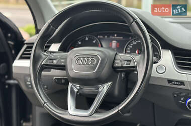 Внедорожник / Кроссовер Audi Q7 2017 в 