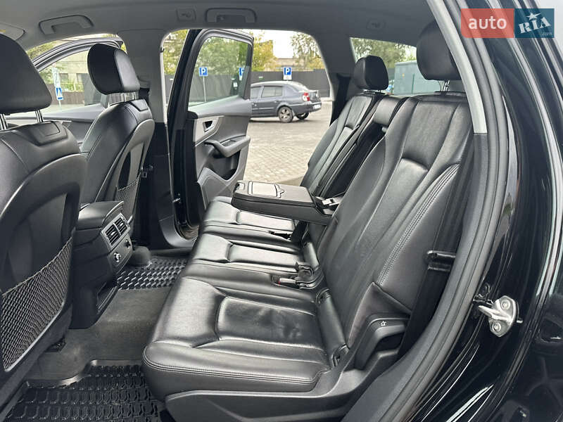 Позашляховик / Кросовер Audi Q7 2017 в Дніпрі