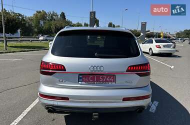 Внедорожник / Кроссовер Audi Q7 2015 в 