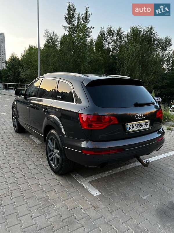 Внедорожник / Кроссовер Audi Q7 2006 в 