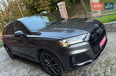Позашляховик / Кросовер Audi Q7 2020 в 