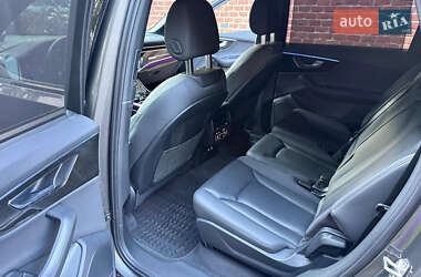 Позашляховик / Кросовер Audi Q7 2020 в 