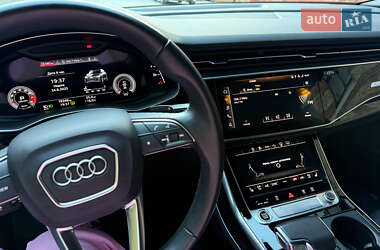 Позашляховик / Кросовер Audi Q7 2020 в 