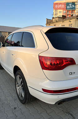 Позашляховик / Кросовер Audi Q7 2012 в 